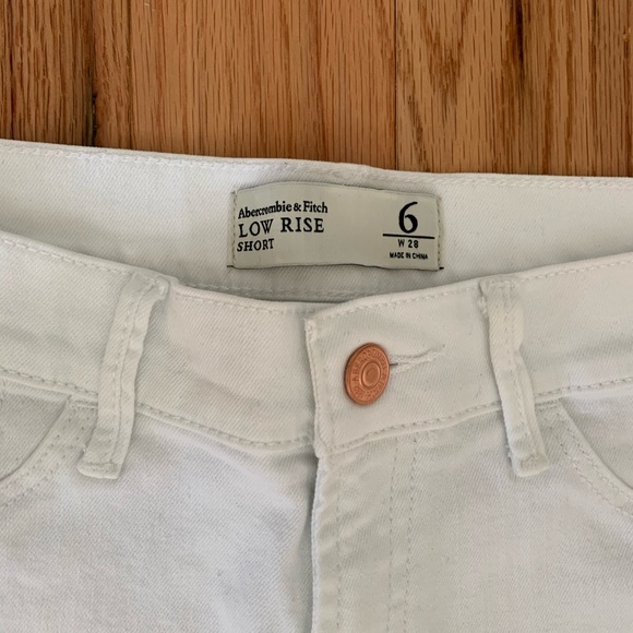 Abercrombie white denim shorts - Picture 2 of 3
